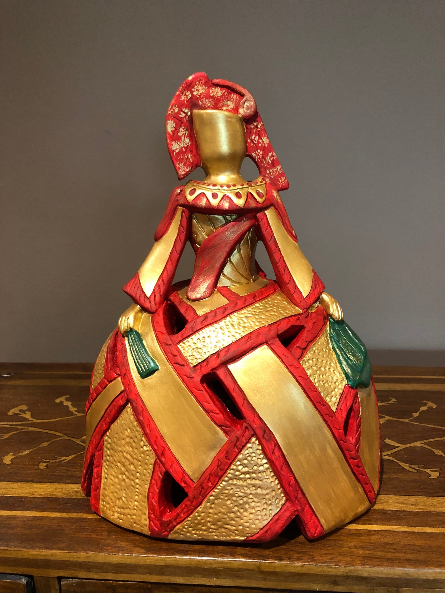 Figura menina roja