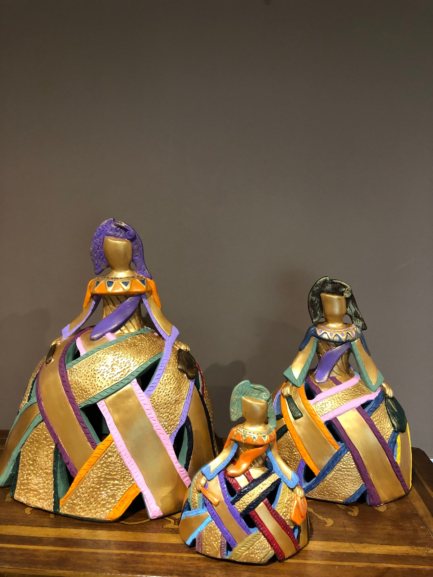 Figura menina de colorines