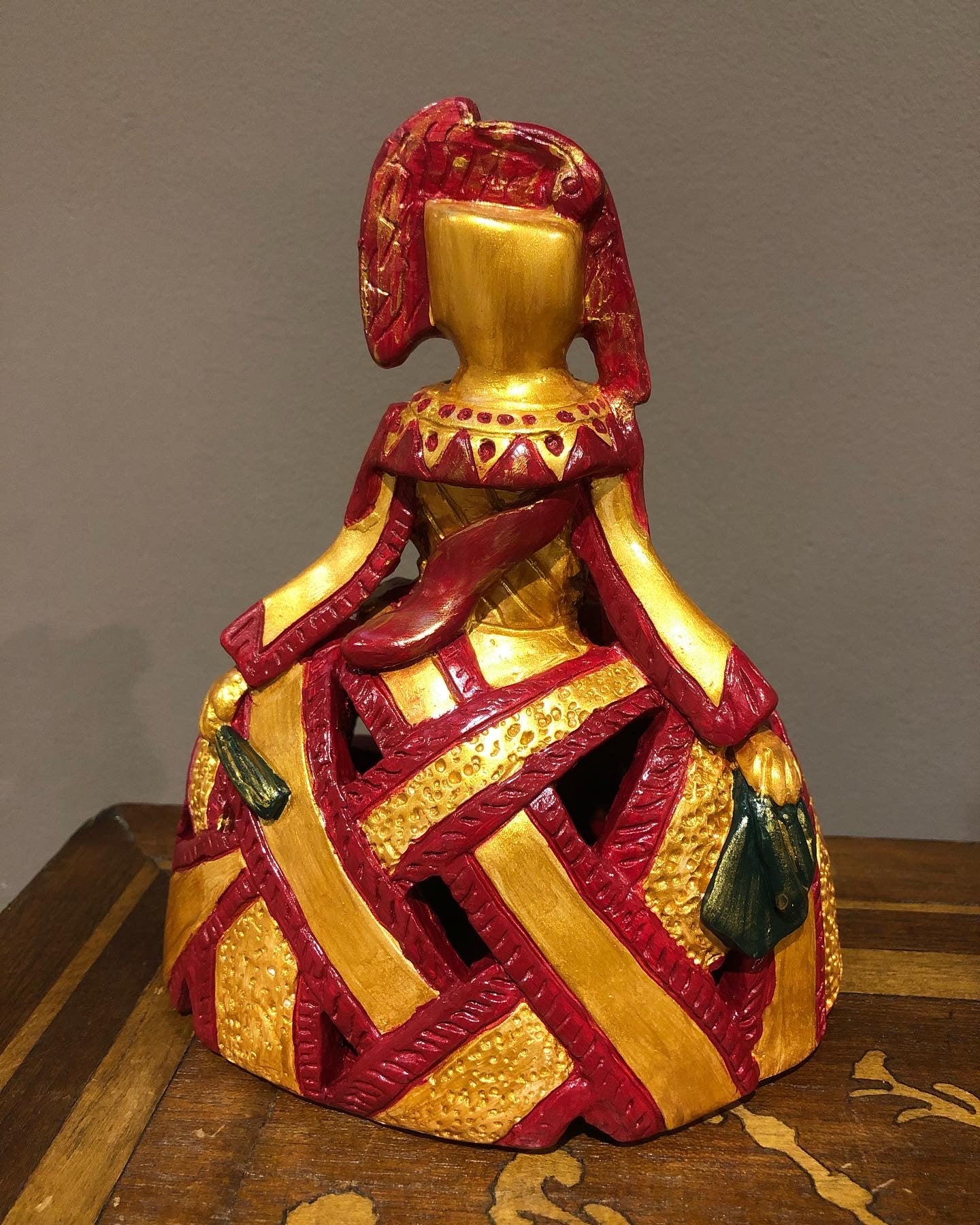 Figura menina roja